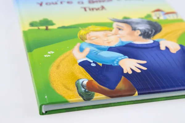 Livre jeunesse à coins arrondis et couverture pelliculée