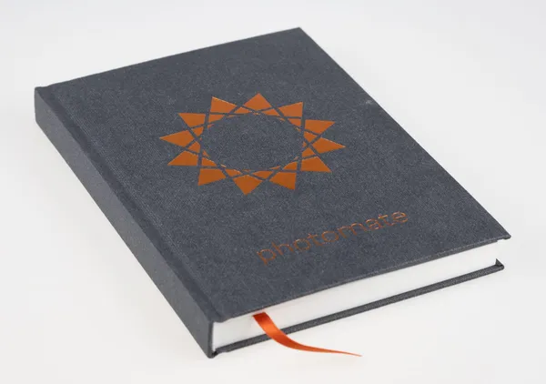 Couverture rigide en toile avec dorure à chaud cuivre et signet