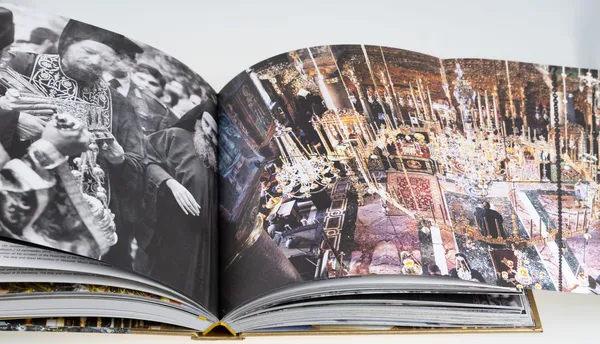 Double page intérieure d'un album de luxe